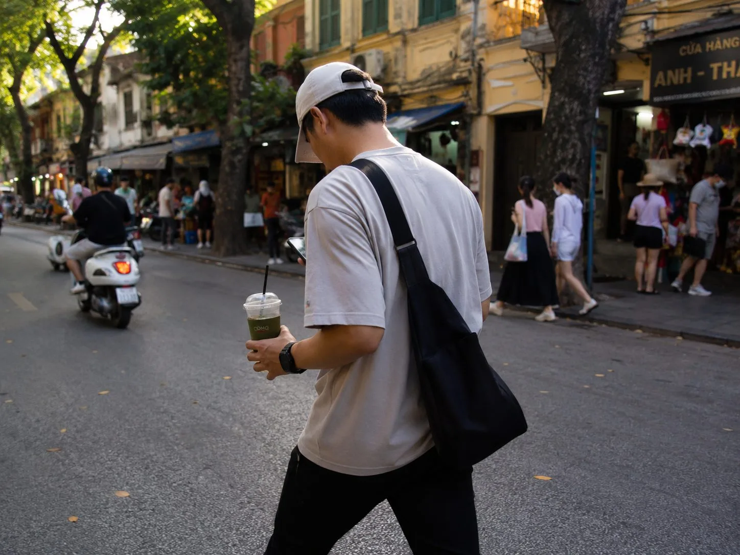 老王在胡志明市街头