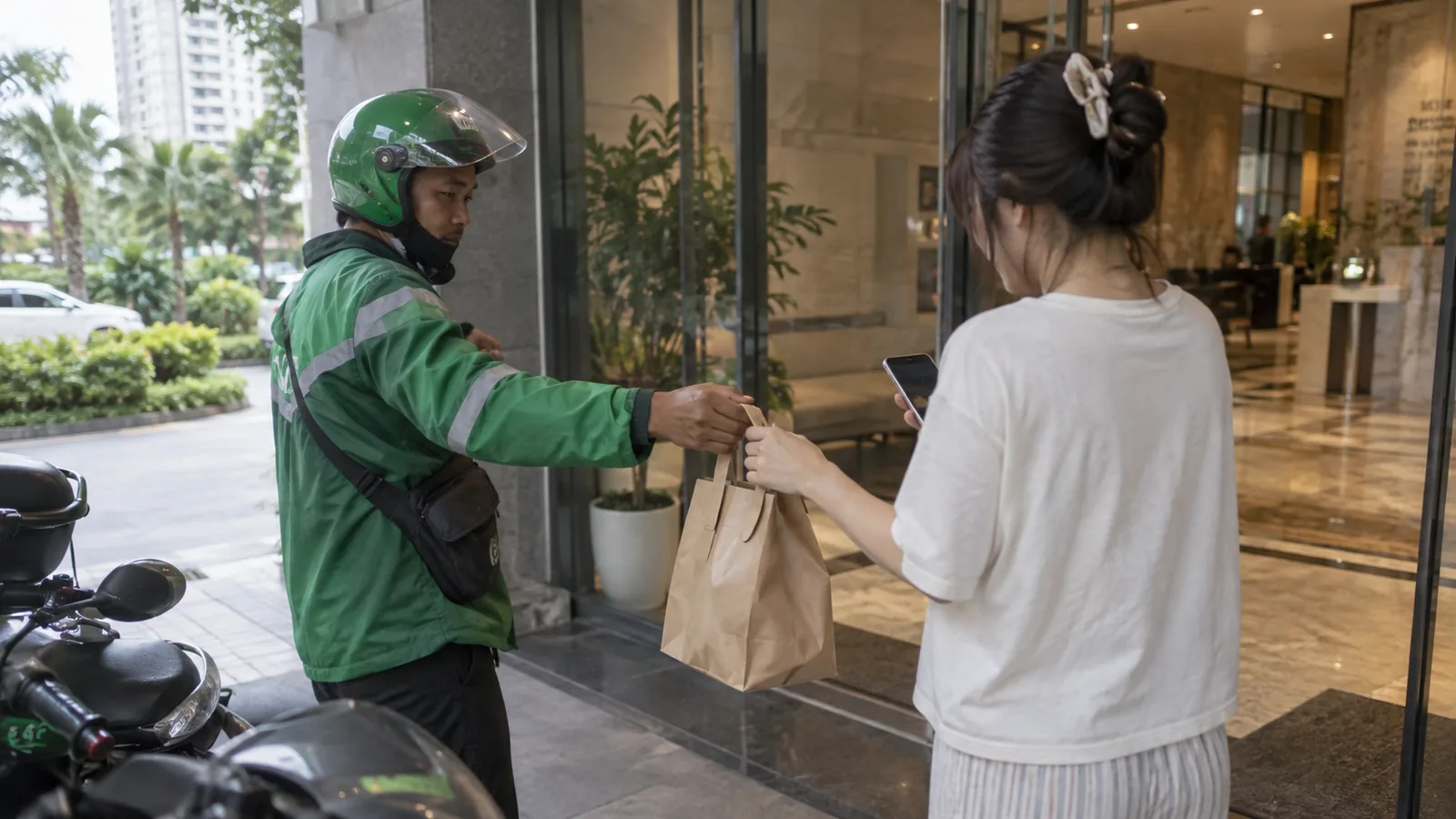 黄昏时分的城市天际线